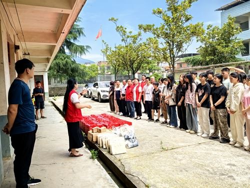 琪沁正能量以行动践行初心,助力青春逐梦(图2) 琪沁正能量以行动践行初心,助力青春逐梦(图2)