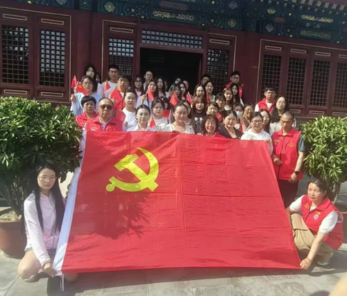 传承红色基因 献礼党的生日——内蒙古鸿德文理学院经管系联合多家单位开展主题党日活动(图1) 传承红色基因 献礼党的生日——内蒙古鸿德文理学院经管系联合多家单位开展主题党日活动(图1)