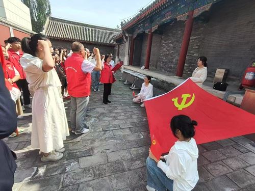 传承红色基因 献礼党的生日——内蒙古鸿德文理学院经管系联合多家单位开展主题党日活动(图4) 传承红色基因 献礼党的生日——内蒙古鸿德文理学院经管系联合多家单位开展主题党日活动(图4)