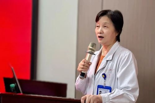 回顾工作总结经验,聚焦目标再创佳绩——苏州名仕医院召开年中工作总结会议(图5) 回顾工作总结经验,聚焦目标再创佳绩——苏州名仕医院召开年中工作总结会议(图5)