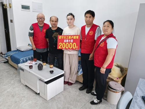 爱心领航,情暖人间——记江西省武宁县义工联合会会长卢建军的公益之路(图1) 爱心领航,情暖人间——记江西省武宁县义工联合会会长卢建军的公益之路(图1)