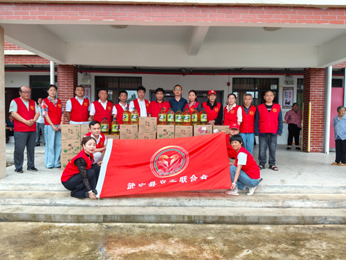 爱心领航,情暖人间——记江西省武宁县义工联合会会长卢建军的公益之路(图5) 爱心领航,情暖人间——记江西省武宁县义工联合会会长卢建军的公益之路(图5)