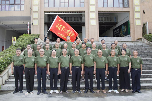 退役不褪色 护绿建新功(图1)